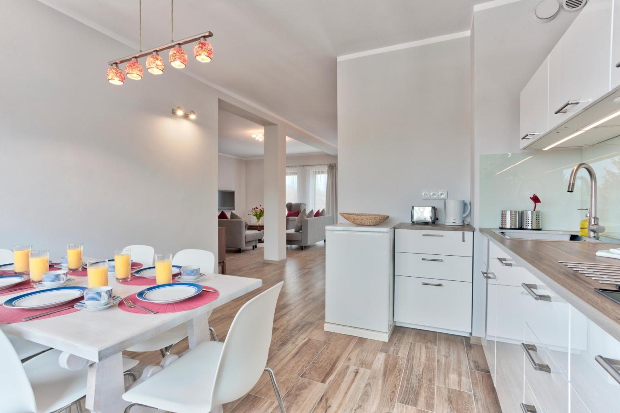Apartment Family By Tyzenhauz